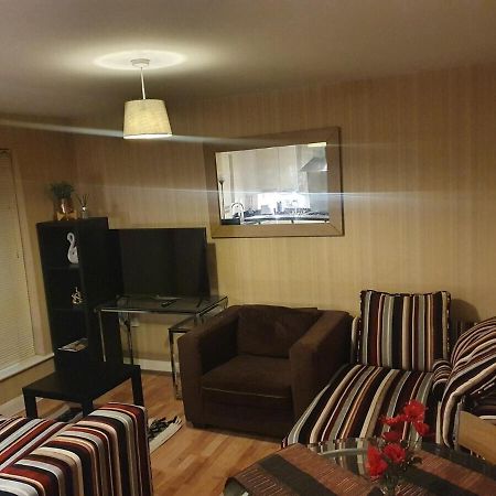 Two Bedroom Apartment, Free Parking, Close To Uclan And Free Wifi 프레스턴 외부 사진