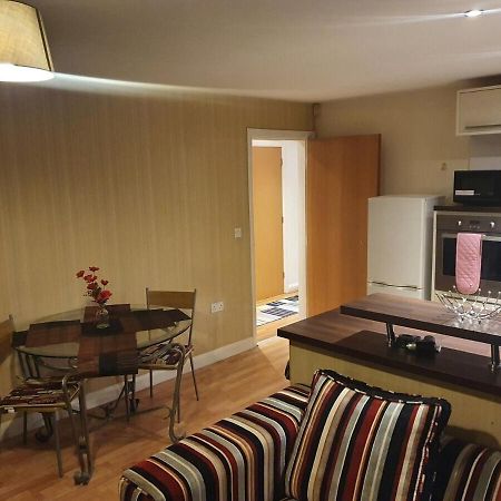 Two Bedroom Apartment, Free Parking, Close To Uclan And Free Wifi 프레스턴 외부 사진