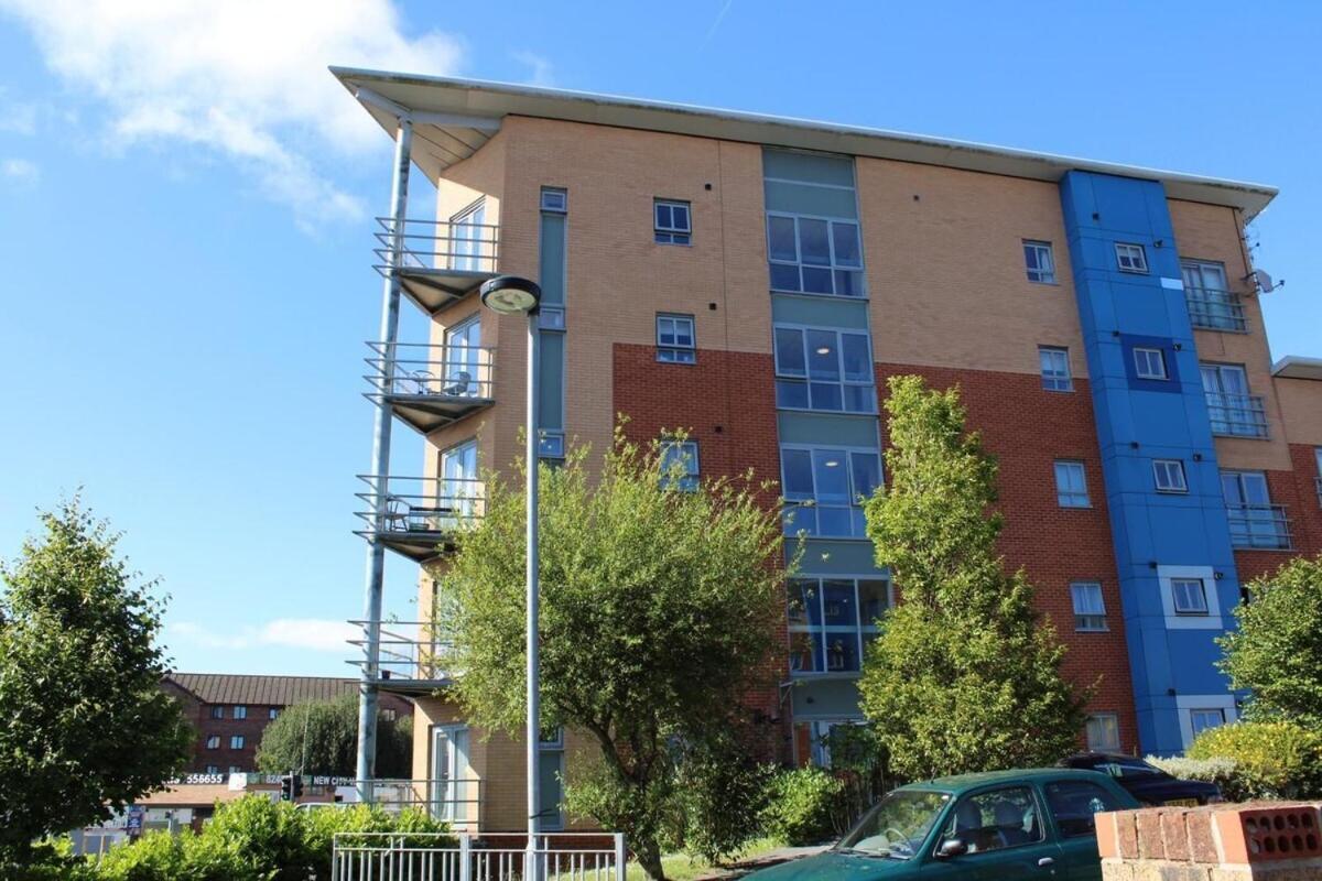 Two Bedroom Apartment, Free Parking, Close To Uclan And Free Wifi 프레스턴 외부 사진