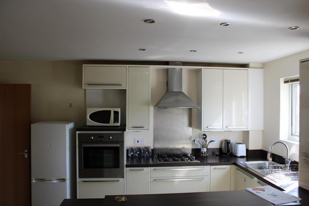Two Bedroom Apartment, Free Parking, Close To Uclan And Free Wifi 프레스턴 외부 사진