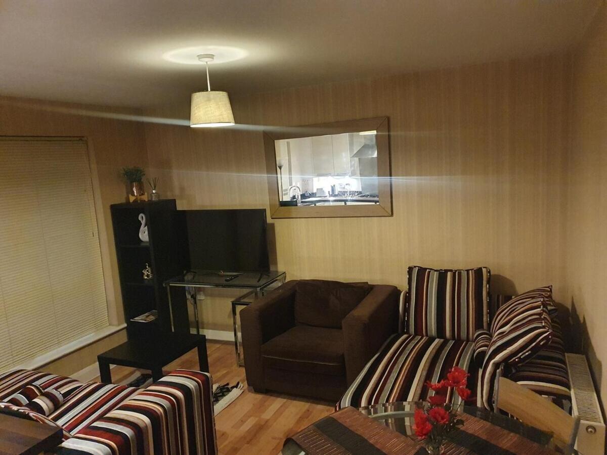 Two Bedroom Apartment, Free Parking, Close To Uclan And Free Wifi 프레스턴 외부 사진