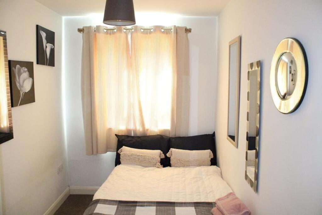 Two Bedroom Apartment, Free Parking, Close To Uclan And Free Wifi 프레스턴 외부 사진