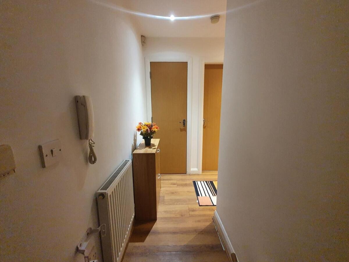 Two Bedroom Apartment, Free Parking, Close To Uclan And Free Wifi 프레스턴 외부 사진